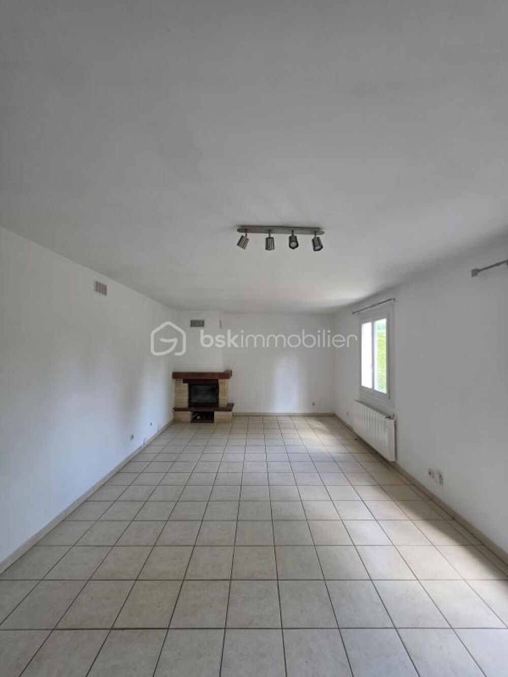 Vente Maison Maison individuelle à vendre – Beau potentiel avec grand jardin sans vis-à-vis Mogneville