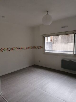  Appartement à louer 1 pièce 28 m²