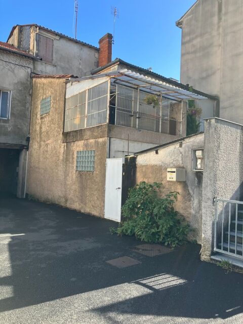 Dpt Dordogne (24), à vendre proche de CENTRE VILLE immeuble  avec un appartement et un local commercial loué 159000 Prigueux (24000)
