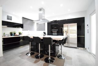  Propriété/château à vendre 7 pièces 300 m²