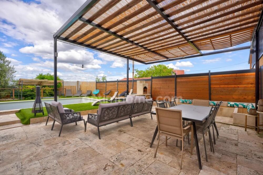 Vente Maison Pierre-Bénite – Maison familiale de 130 m², 6 pièces, piscine, jacuzzi et espaces extérieurs Oullins pierre benite