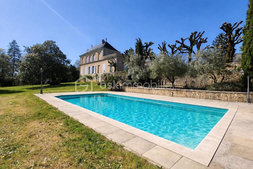 Magnifique Chateau du XIX éme , dépendances, Maison de gardien/gite, parc arboré de 9,5 hectares