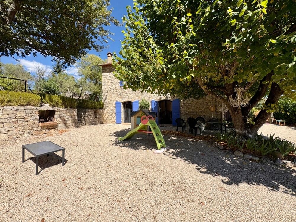 Magnifique maison en pierre de caractère avec annexes à Fayence (175 m² habitables + 126m2 de dépendances) (83)
