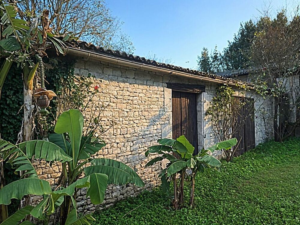 Demeure en pierre 312 m2 habitables, logement annexe, dépendances, jardins clos