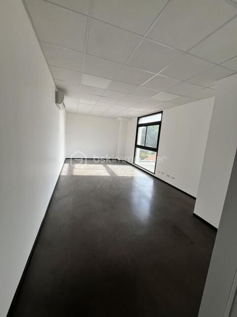 ''LOCAL PROFESSIONNEL A LOUER'' 3570 83400 Hyeres