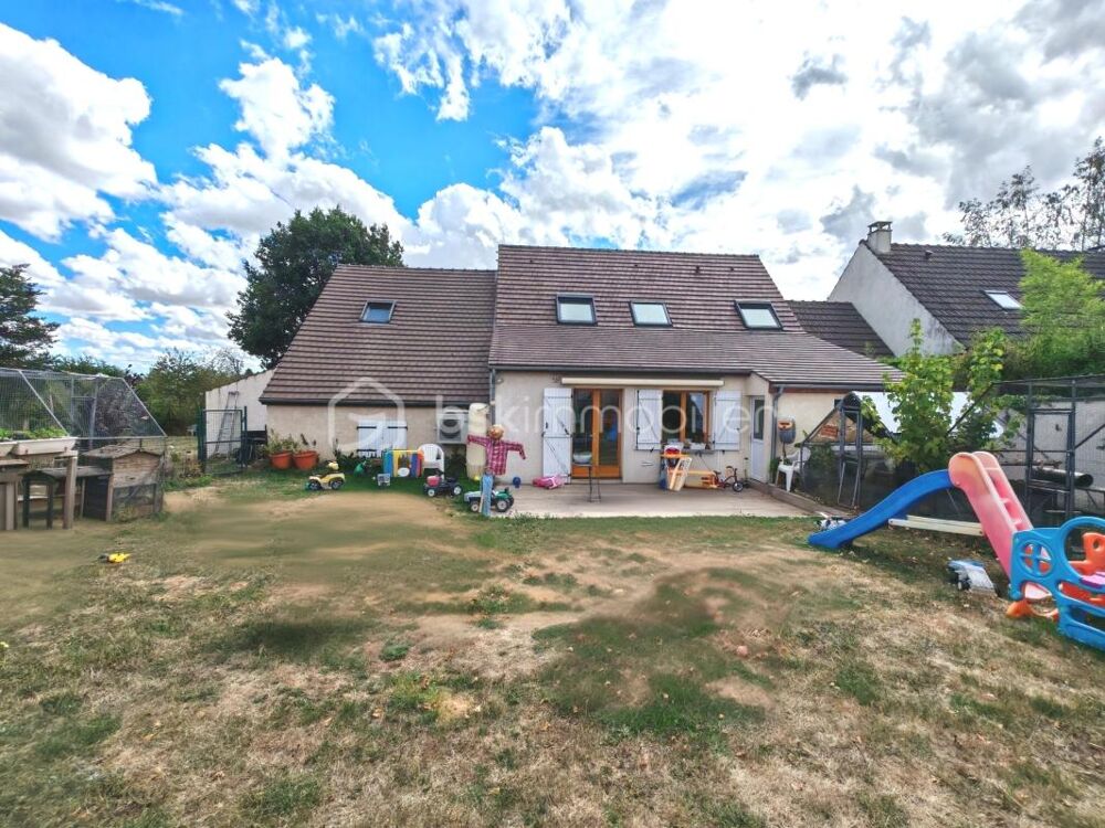 Vente Maison Charme d'une maison familiale spacieuse et sereine avec jardin, double garage, terrasses! Coulommiers
