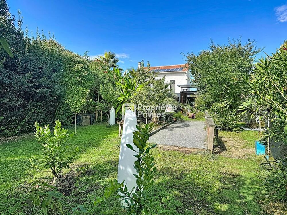 BORDEAUX MAISON EN PIERRE RÉNOVÉE 345 M² 5 CHAMBRES PISCINE JARDIN PAYSAGER DE PLUS DE 1 500 M²