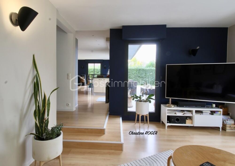 Villa semi plain-pied 160 m²  5 ch  Terrain 1 980 m²  599 000 €