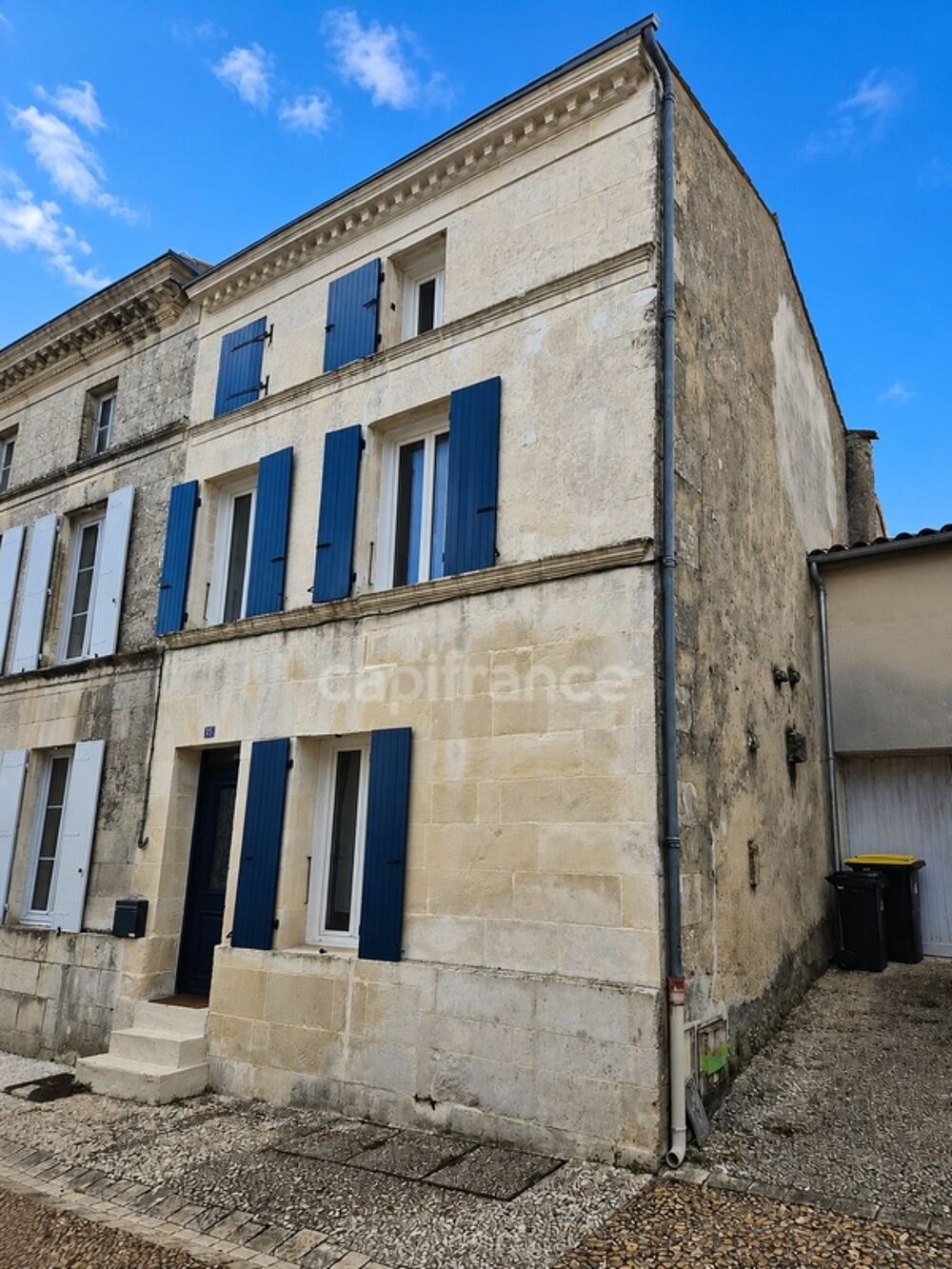 VENTE A TERME LIBRE - Maison 6 pièces PONS (17) - Centre ville - Piscine - Terrain de 167m²