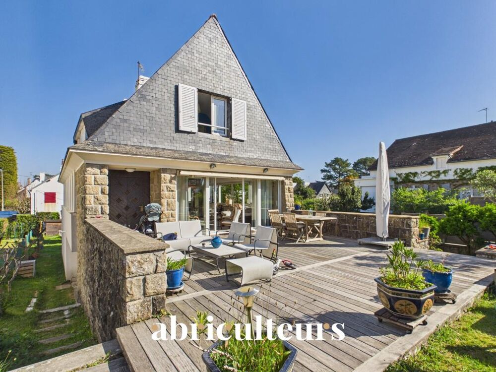 Vente Maison Splendide villa familiale à 80 m de la Grande Plage – 205 m² – 8 chambres – Jardin paysager, terrasse et grand garage – Carnac P Carnac