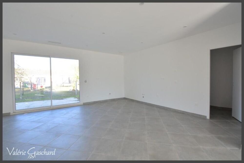 Vente Maison SAINT MEDARD DE GUIZIERES (33) Maison neuve de plain-pied – 110 m² – 3 CH dont suite parentale – DPE A – Tout à pied ! Saint medard de guizieres