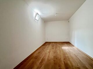  Appartement à louer 3 pièces 94 m²