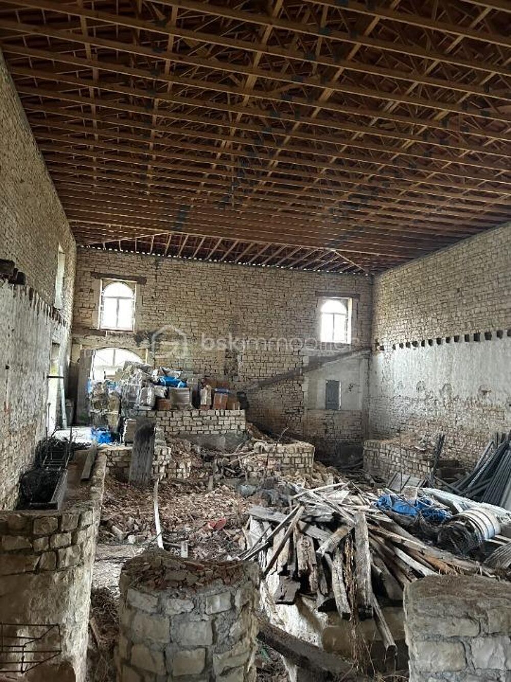 Idéal projet professionnel OU grande maison/Grange 250M² 5min de Ruffec