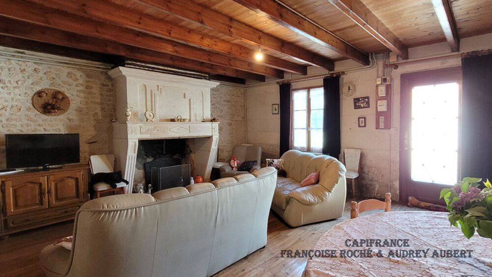Ensemble immobilier : maison + gîte + annexe + garage, atelier et jardin clos à NIEUL LES SAINTES (17)
