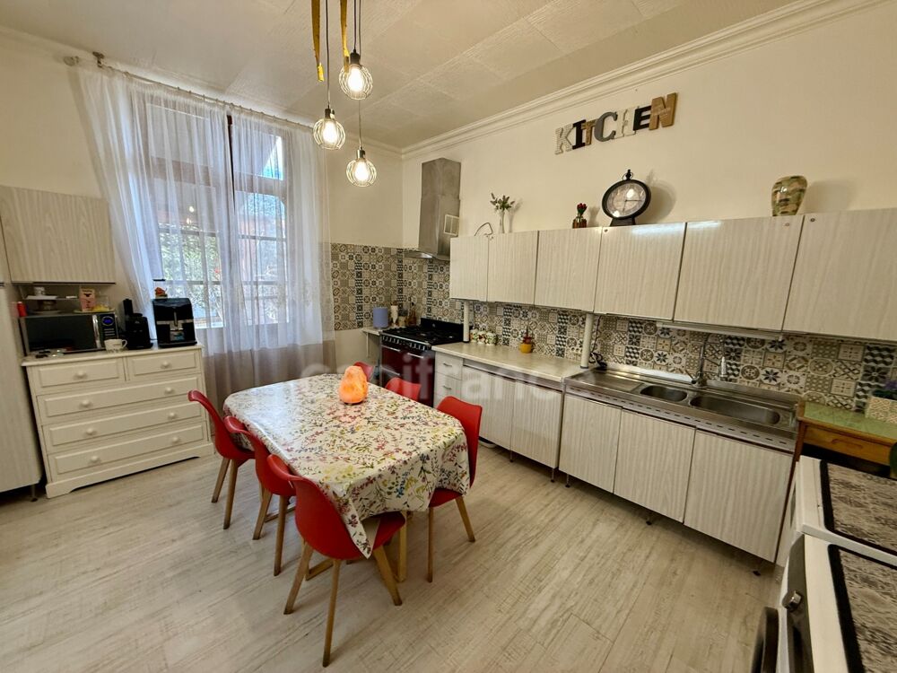 ? CHAMPDENIERS  Maison de 123 m² au coeur du bourg, 3 chambres, jardin et garage