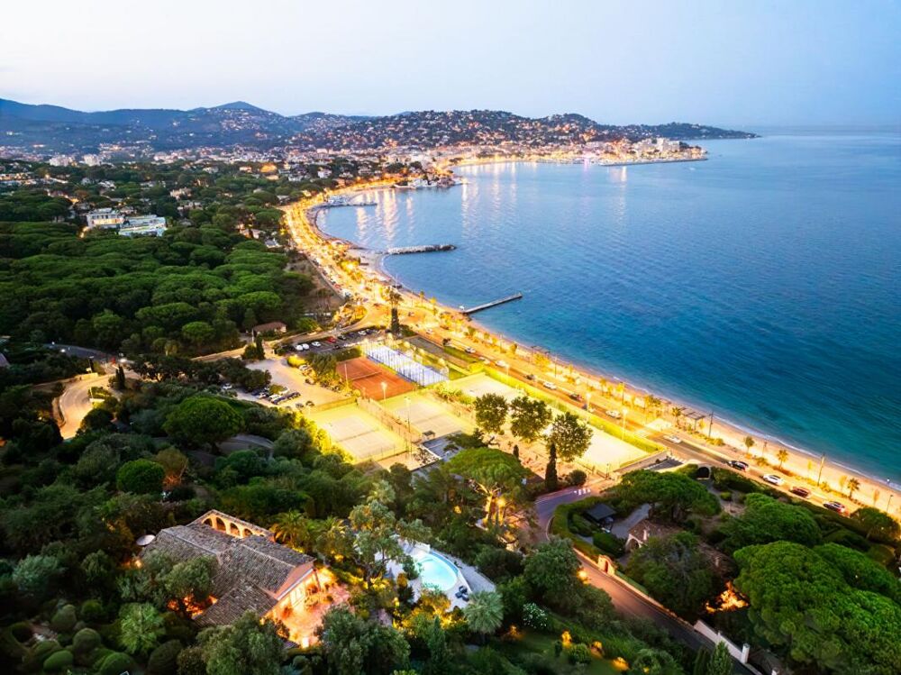 Vue mer incroyable sur tout le Golfe de Saint Tropez : Villa Sainte Maxime 8 pièce(s) 288 m2