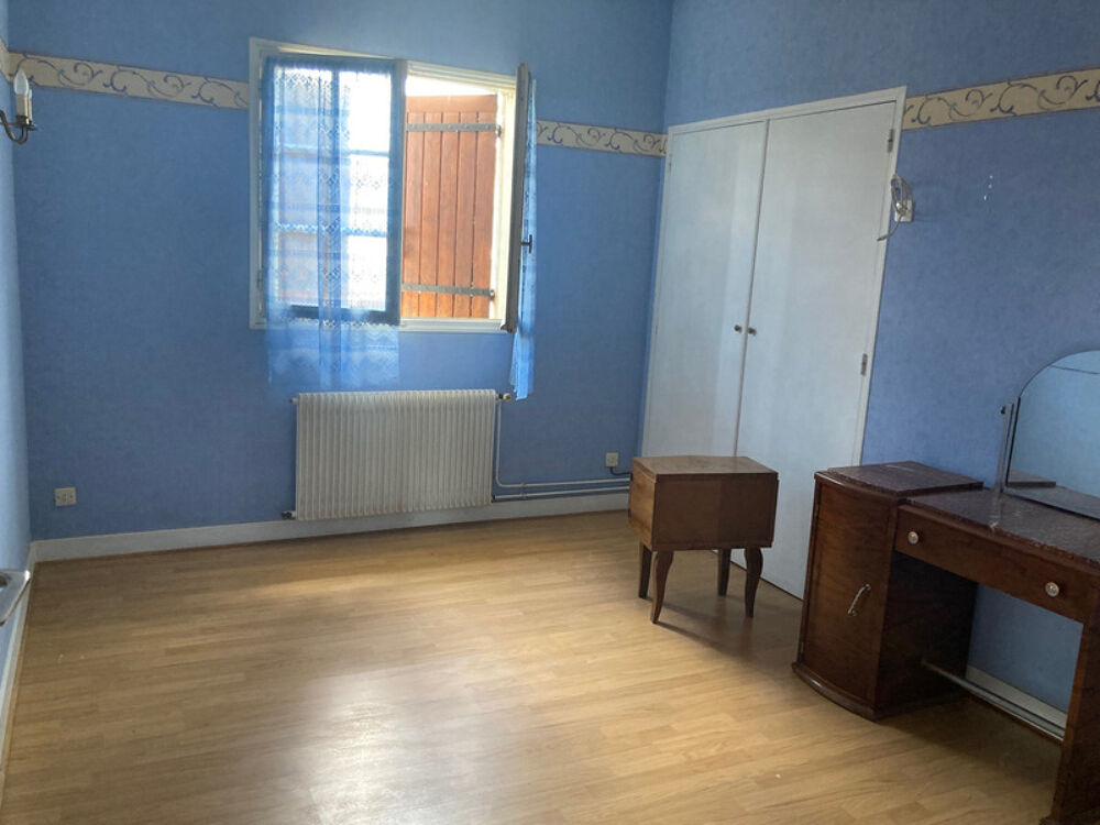 Vente Maison Grande maison traditionnelle 3 chambres 3 sde/sdb édifiée sur sous-sol complet aménageable Pauillac