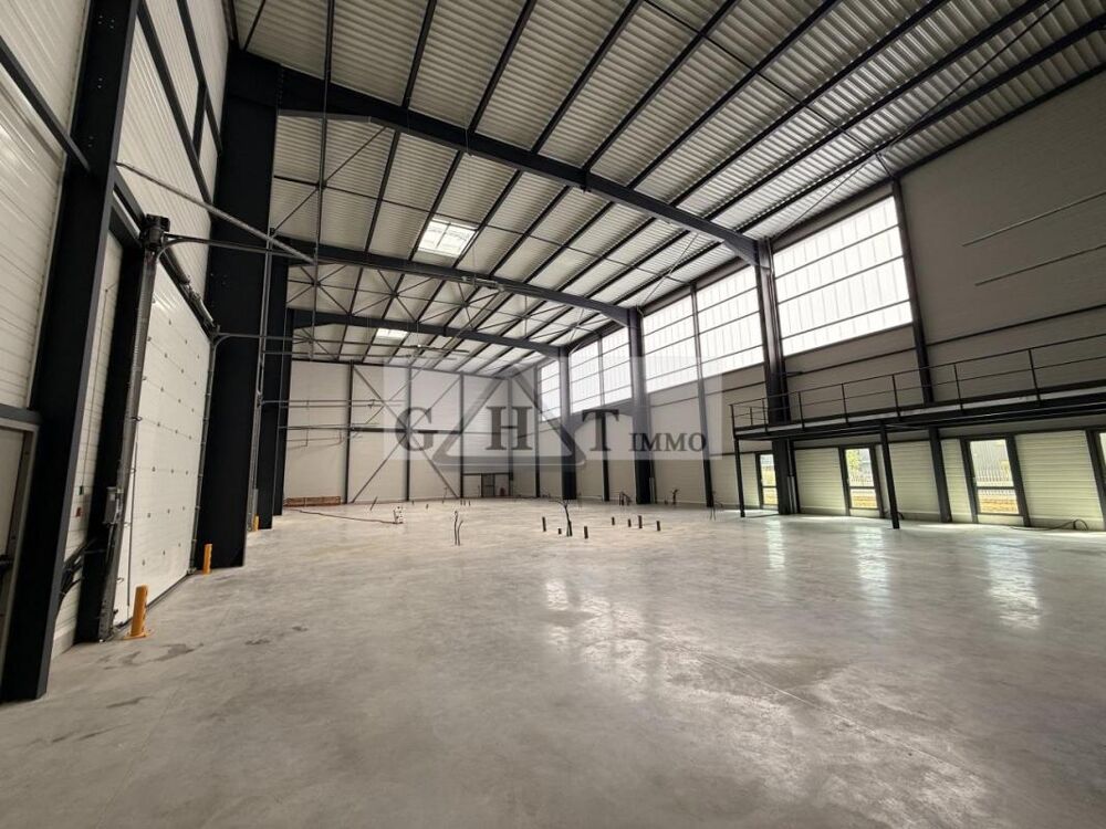   ENTREPÔT BUREAUX 220 M² À LOUER À CROISSY-BEAUBOURG - 13M HSP 