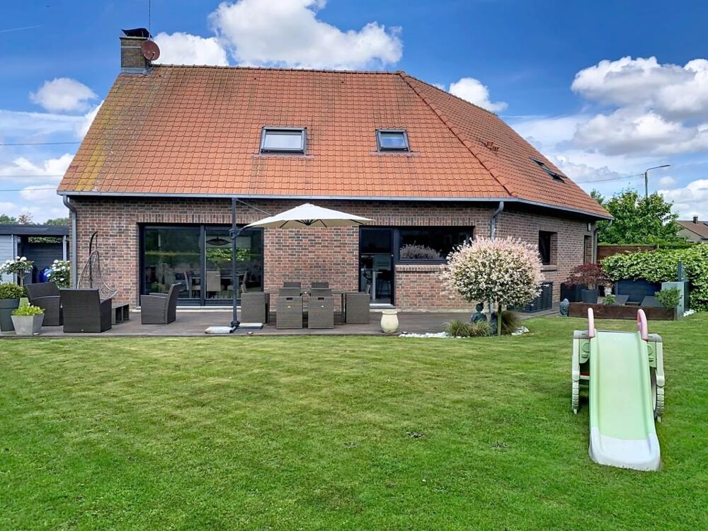 Villa contemporaine 4 chambres + bureau, garage et carpot