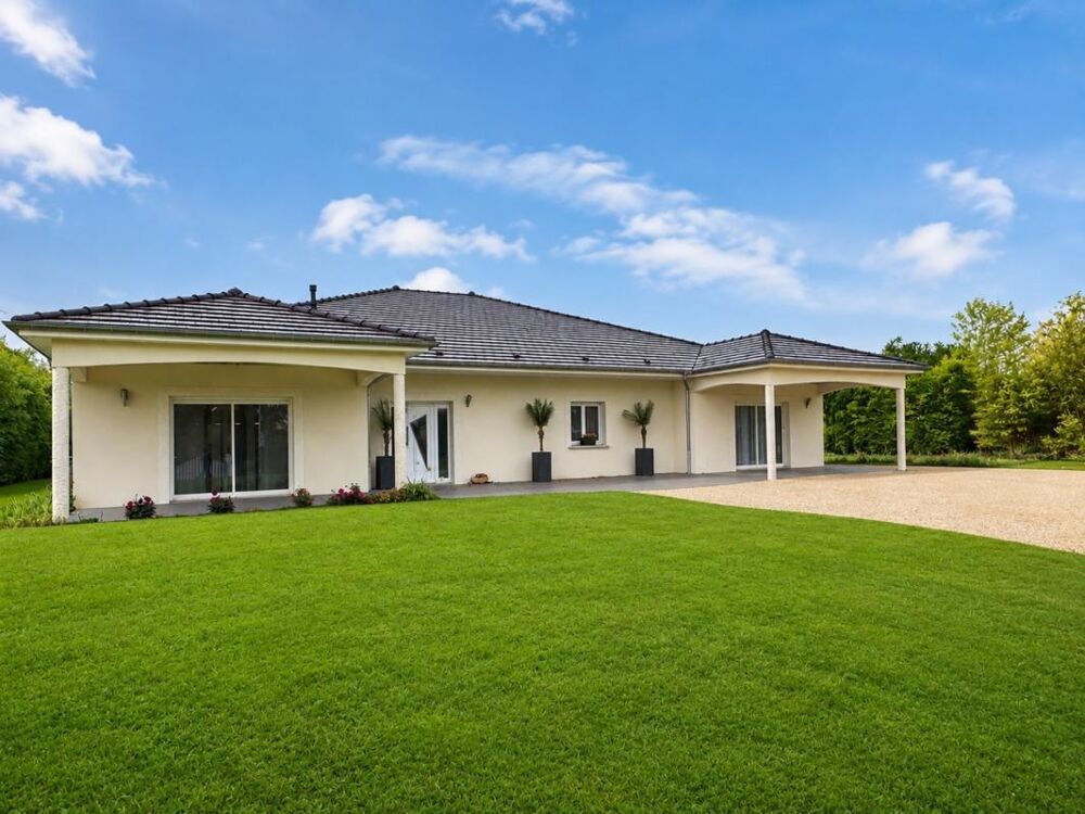 VILLA SUR PARC ARBORÉ AVEC PISCINE