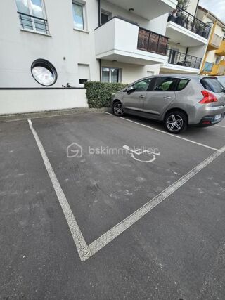  Parking / Garage à louer 16 m²