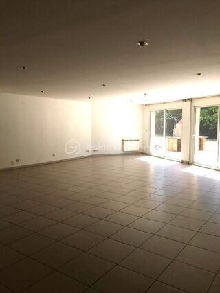  Appartement � louer 4 pi�ces 145 m�