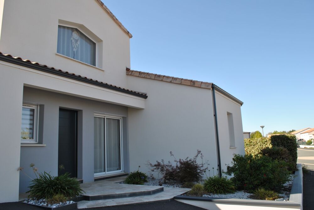Maison à vendre 7 pièces L'HERBERGEMENT (85)