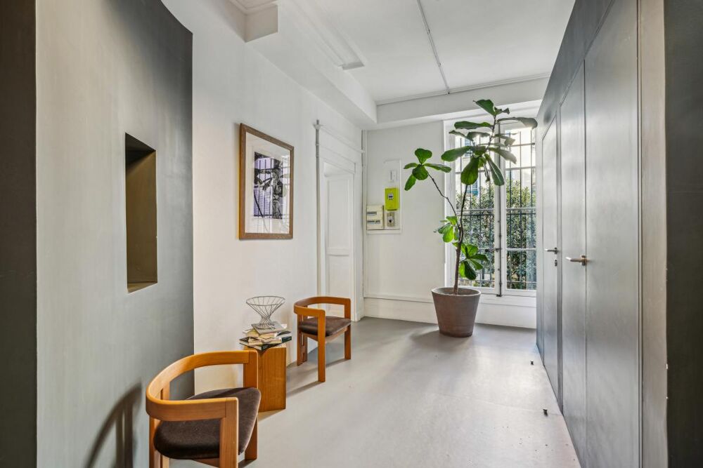   A louer bureaux au 1er étage sur cour 