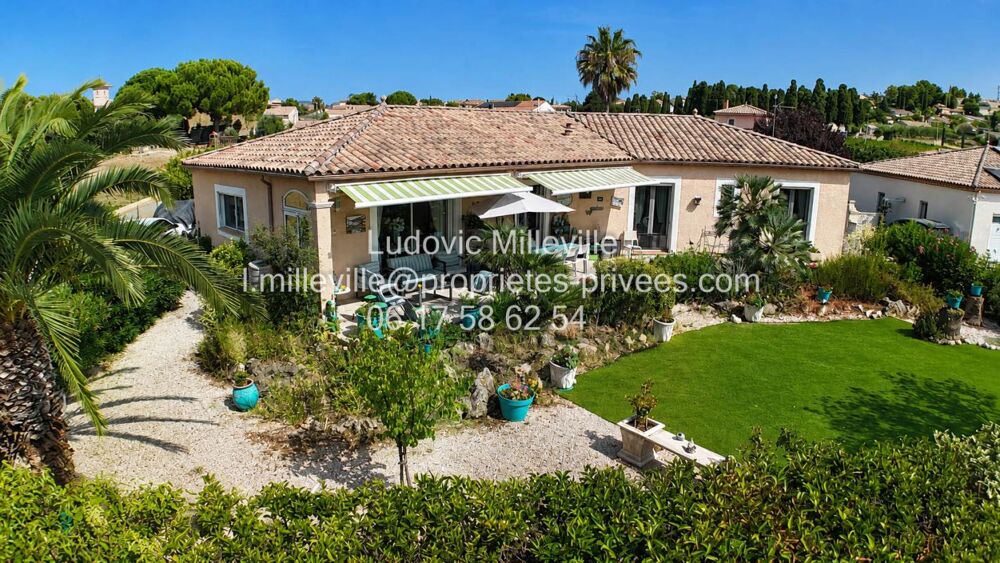 Splendide villa de 140m² avec double garages/piscine/ vue dégagée sur 1161m² de terrain