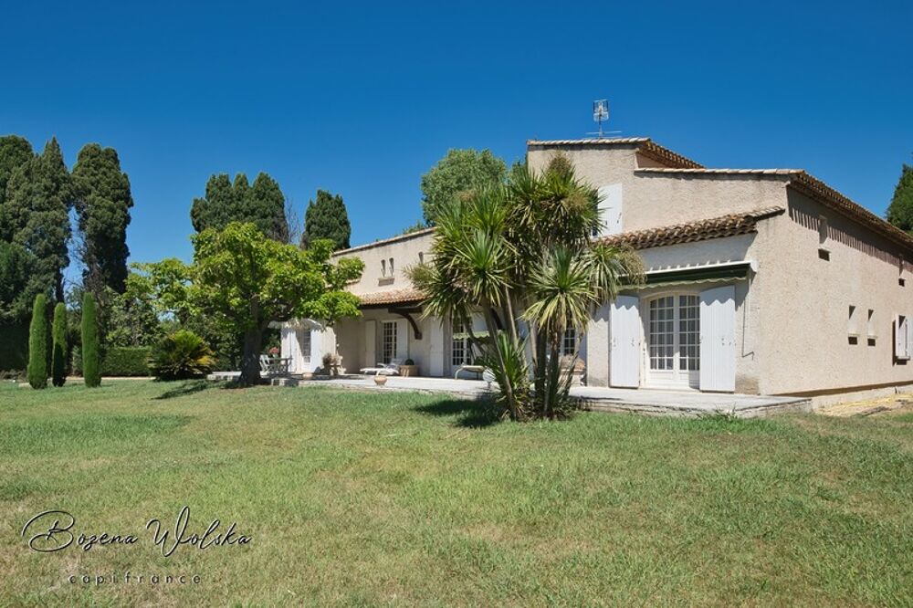 Vente Maison Propriété de 300m² sur 9000m² piscinable avec 2 garages et dépendance Salon de provence