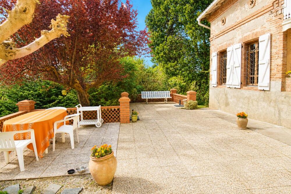Vente Maison 82130, Montastruc, Nord de Montauban. Maison plain pied, 160 m², 6 pièces, 3/4 chambres sur 1,5 hA de terrains + écuries Montastruc