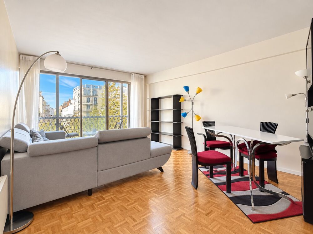 Vente Appartement Paris 15? – Rue Saint-Charles : 3 pièces traversant avec balcons filants, vue Tour Eiffel Paris 15
