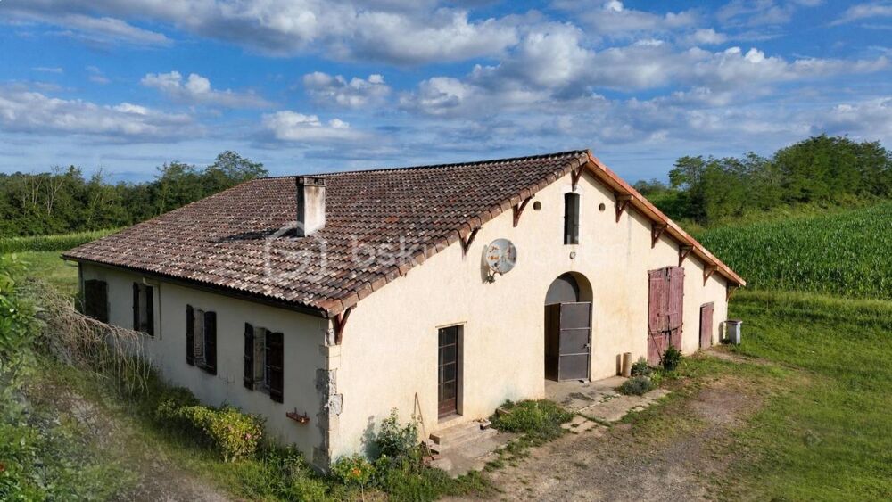 Situé à la campagne, ancien corp de ferme à rénover