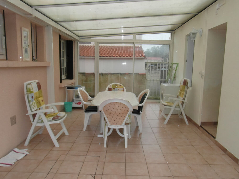 LES MAGNILS REIGNIERS (85) - BEUGNE L'ABBE - ENSEMBLE IMMOBILIER COMPOSE DE 2 MAISONS GARAGE SUR 452M²