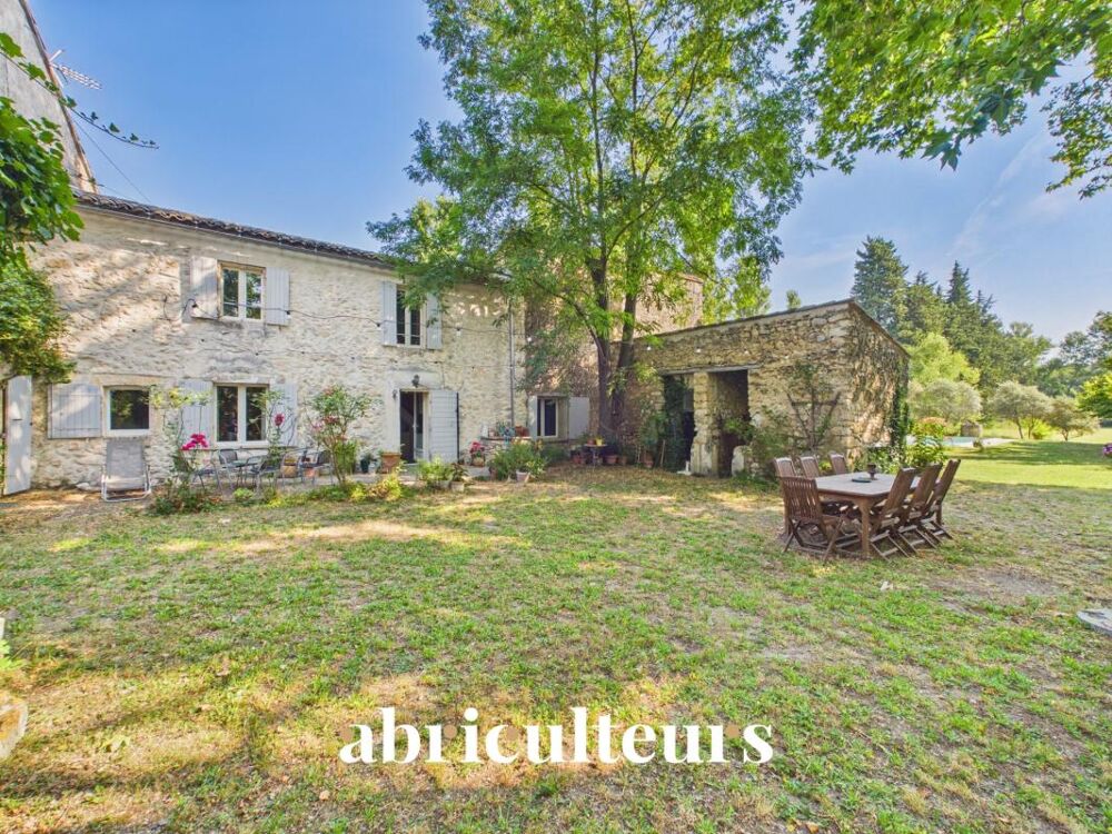 Mas provençal de 310 m² avec piscine et parc arboré de 7 880 m²  PNR des Alpilles