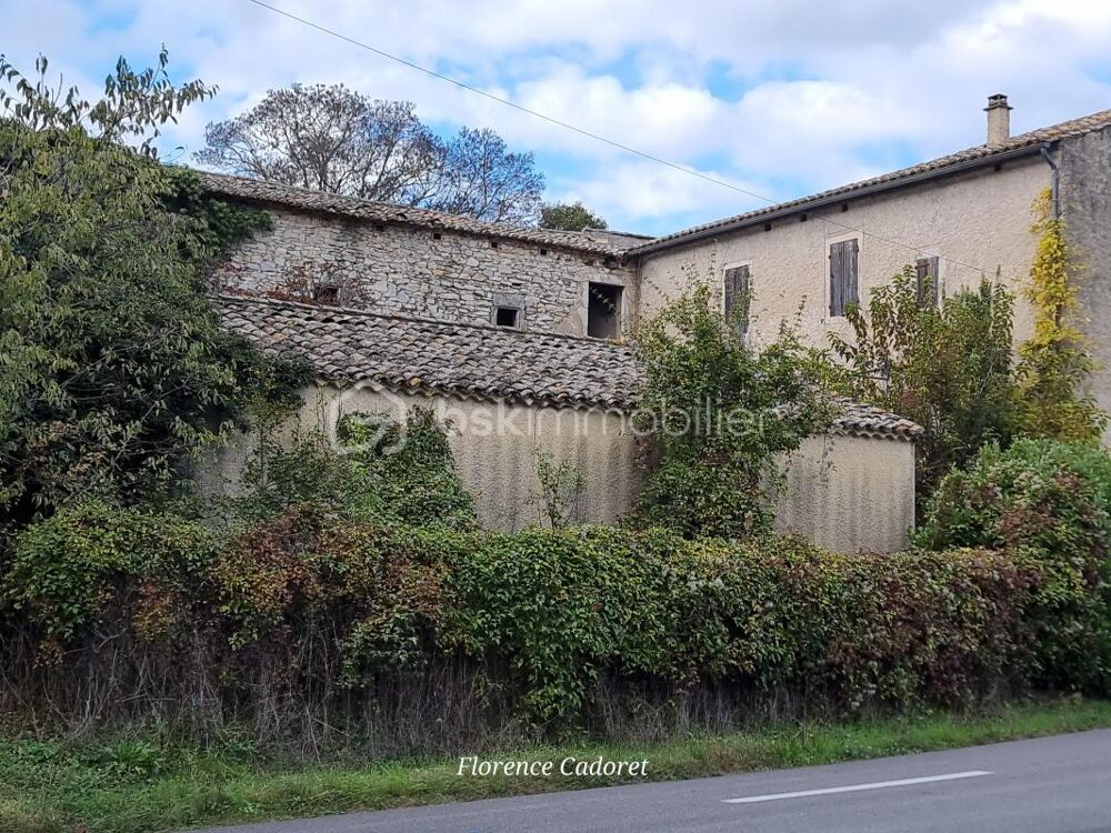 Vente Maison Bâtisse de caractère à rénover au cœur de Lussan, un des plus beaux villages de France Lussan