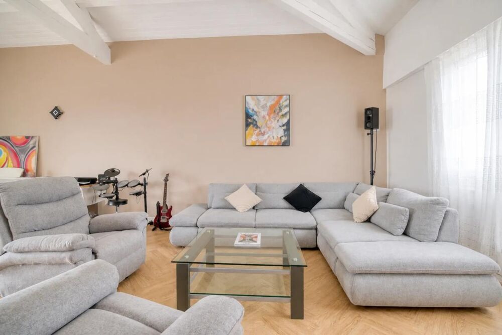 Maison de 7 pièces de 300 m² à Belberaud