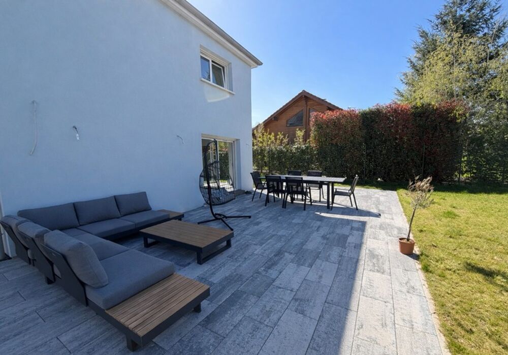 HÉGENHEIM (68)  Villa contemporaine dexception aux portes de la Suisse