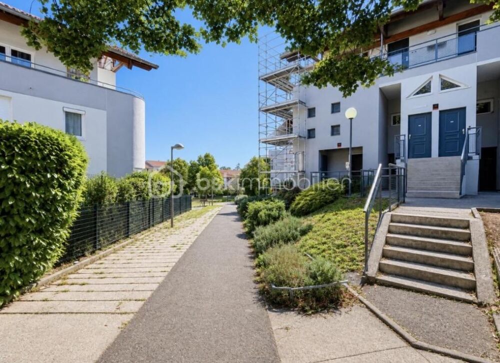 Vente Duplex/Triplex EXCLUSIVITÉ – T2 bis en duplex avec balcon, parking souterrain privé et cave à Saint-Genis-Laval Saint genis laval