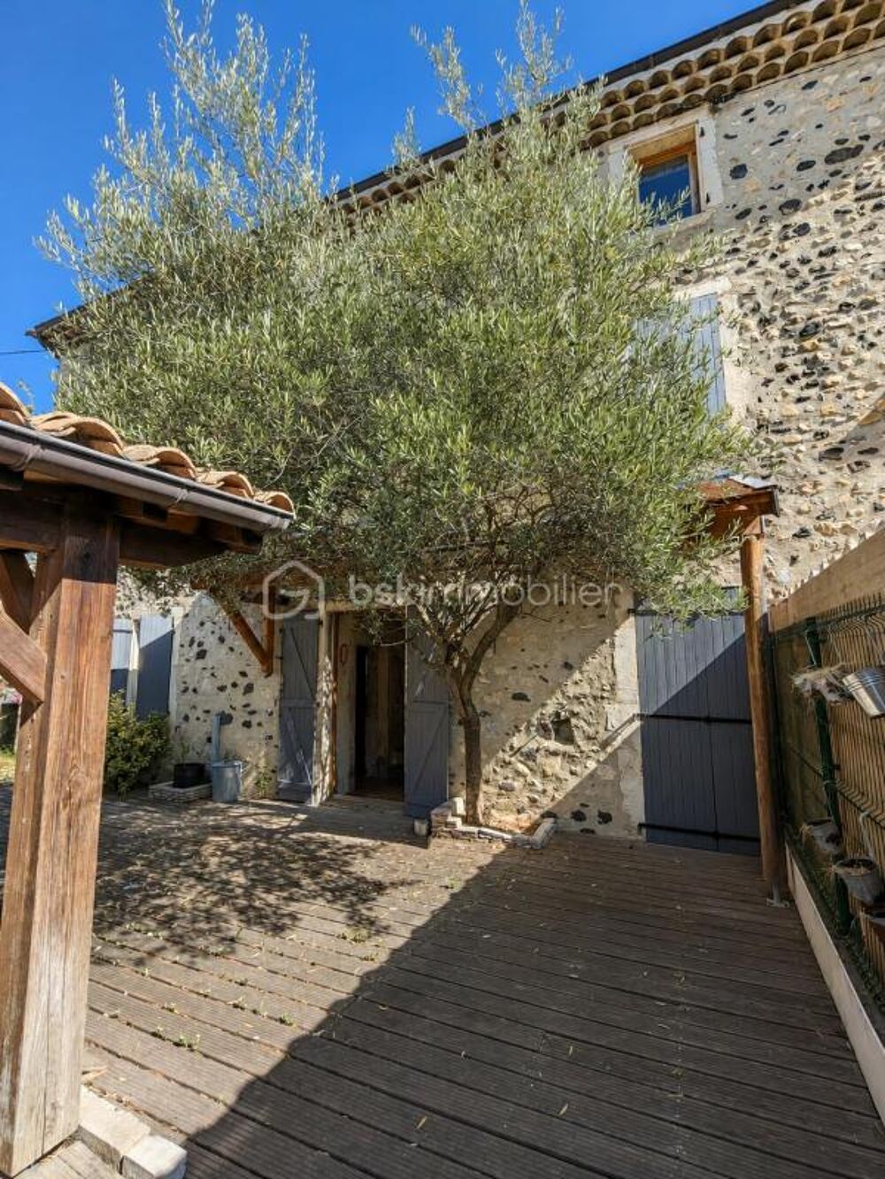 Maison en pierre de caractère  182 m²  Beaux volumes & potentiel