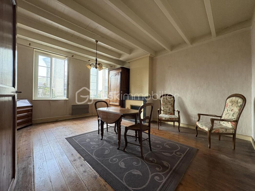Authentique maison charentaise en pierre  194 m²  volumes exceptionnels à rénover