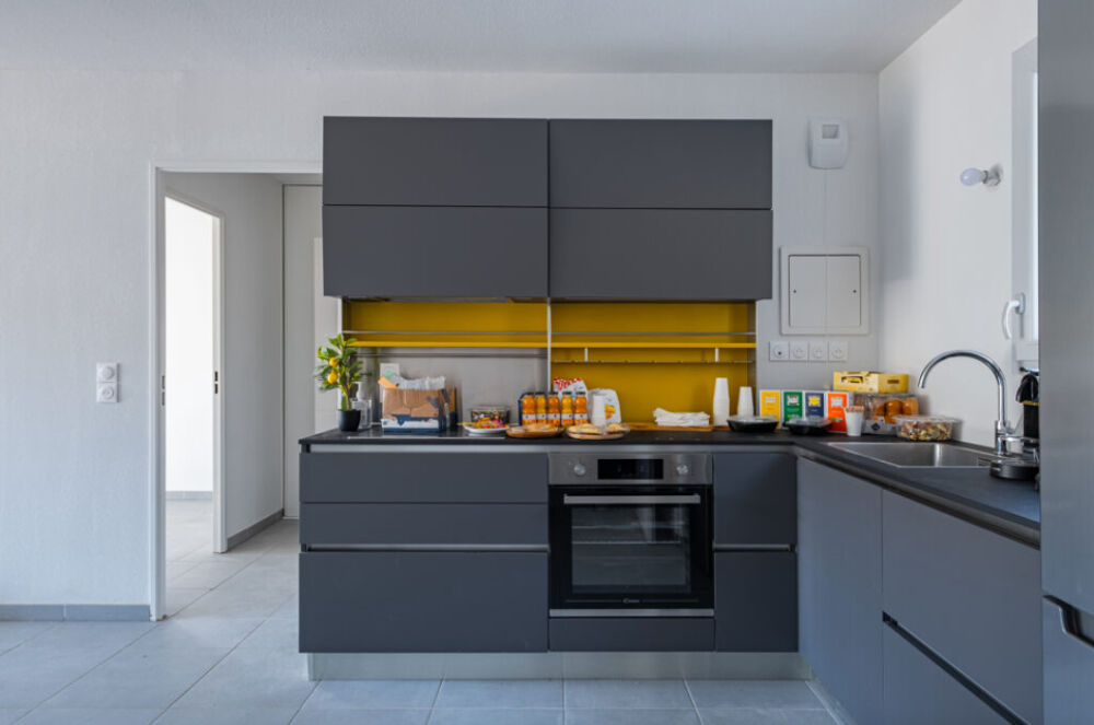 Très beau 3 pièces de 66 m² avec terrasse de 14 m², un double stationnement et une cave