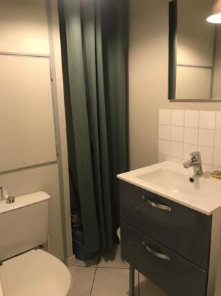  Appartement à louer 5 pièces 94 m²