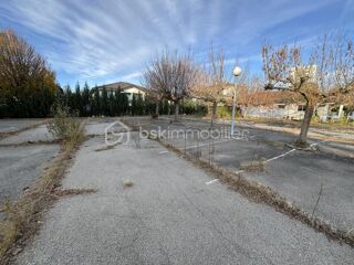  Immeuble à vendre 15 + pièces 1407 m²