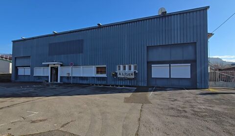 LONS  ZI .  Local activit&eacute; 400 m2 avec bureaux sur terrain priv&eacute; 780 m2 338000 39000 Lons le saunier