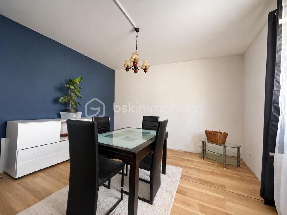 Maison atypique au calme avec terrasse, jardin et beau potentiel daménagement