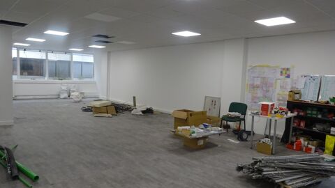 bureau rénové de 299 m2 à vendre à Cergy au prix de 453000 euros 453000 95000 Cergy