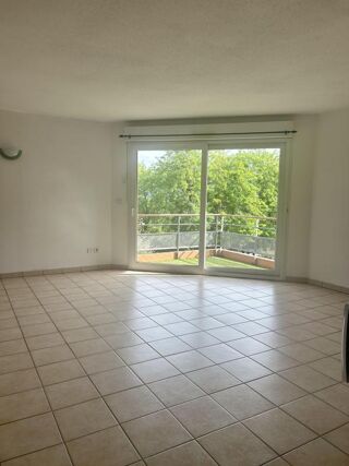  Appartement à louer 3 pièces 79 m²