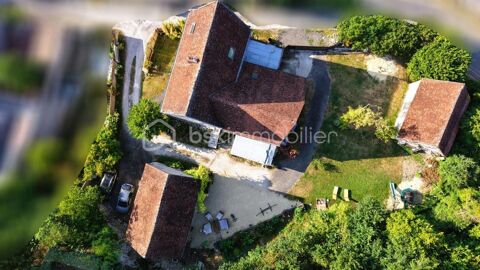   Maison ancienne renovée 210m2 + 3 dependances Maison - 8 pièce(s) - 217 m²