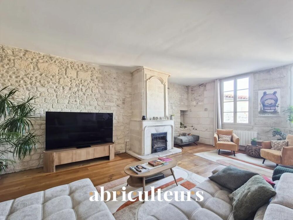 Duplex de caractère avec cheminée en vente à Saintes Centre (17100)